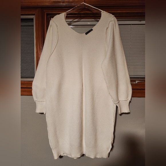 Black Tape Ivory V-Neck Sweater - Picture 2 of 3